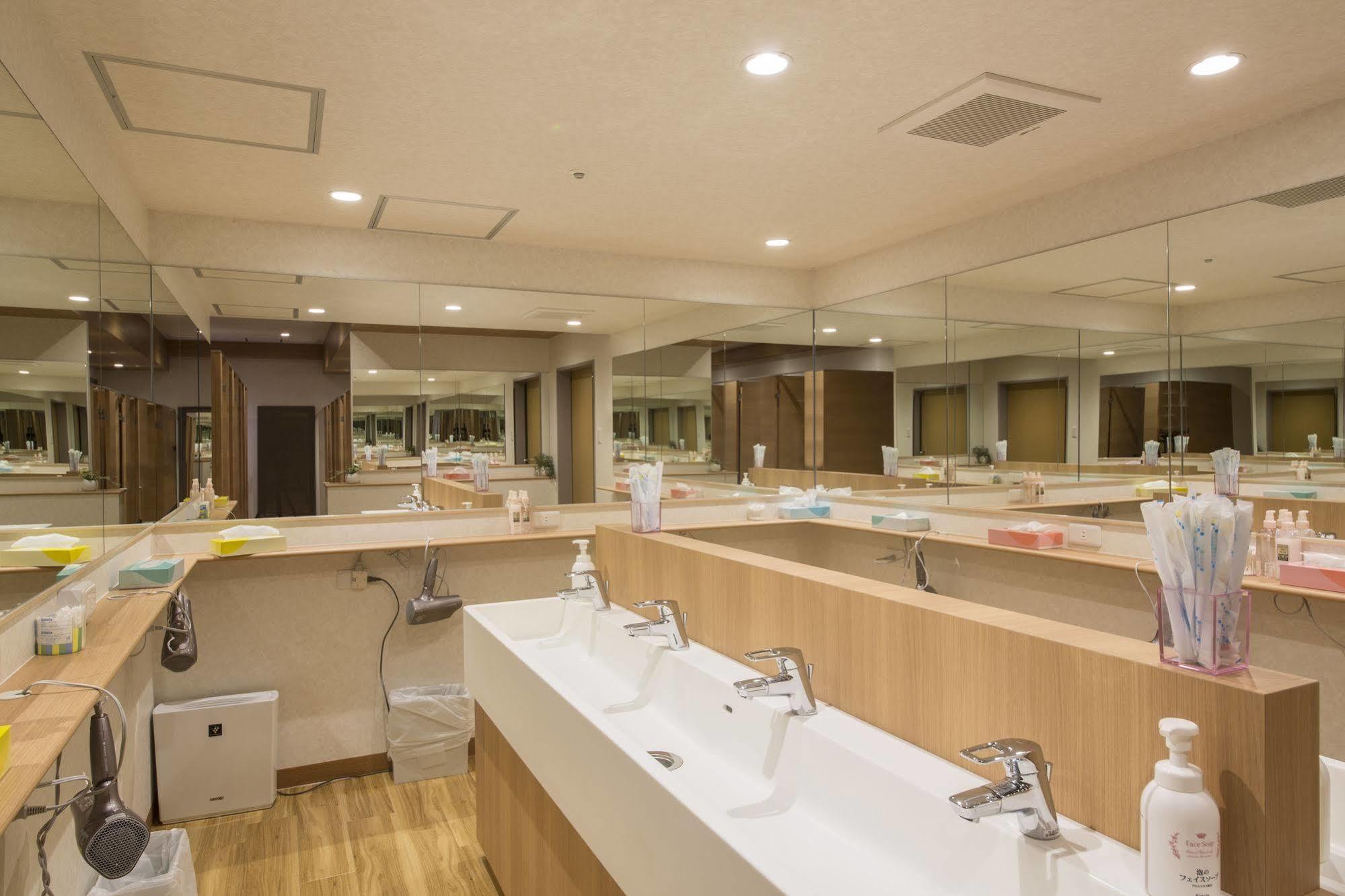 Shinjuku Kuyakusho-mae Capsule Hotel Tokyo Eksteriør billede
