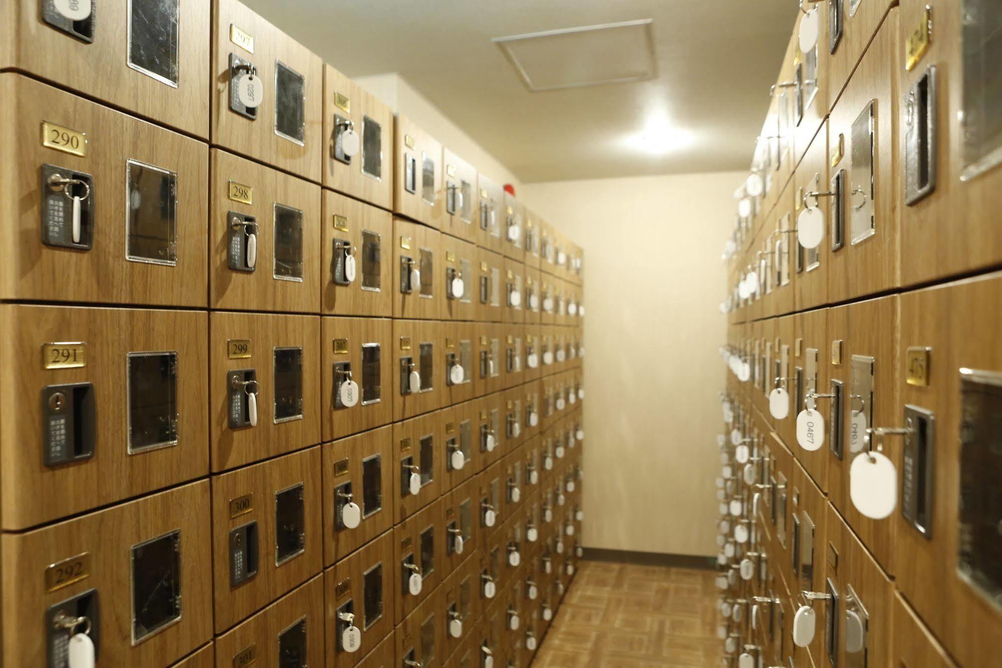 Shinjuku Kuyakusho-mae Capsule Hotel Tokyo Eksteriør billede