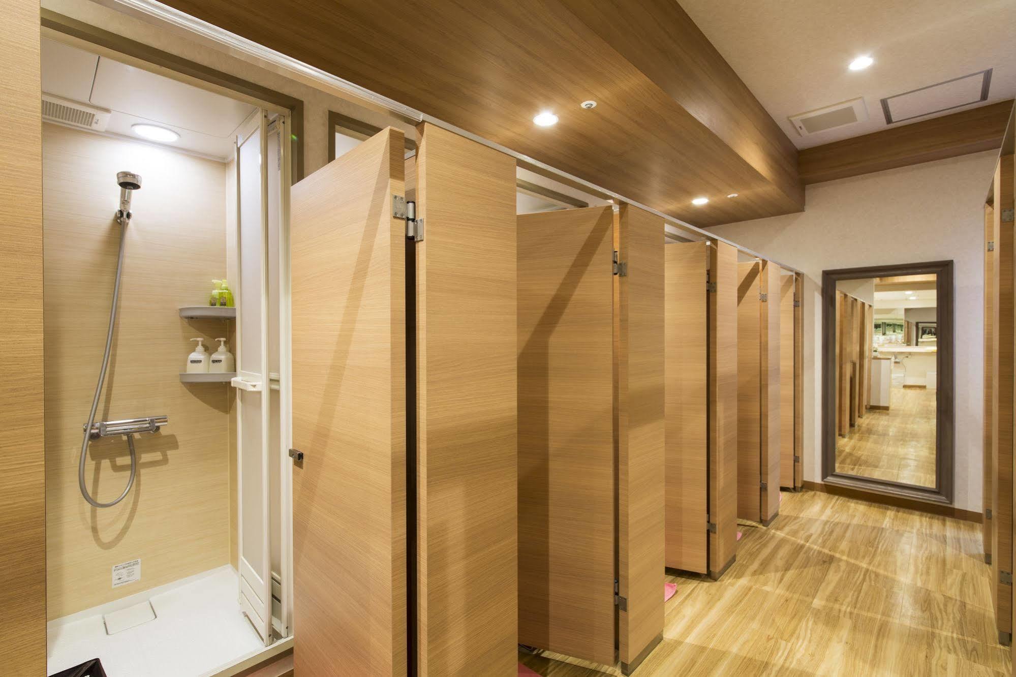 Shinjuku Kuyakusho-mae Capsule Hotel Tokyo Eksteriør billede