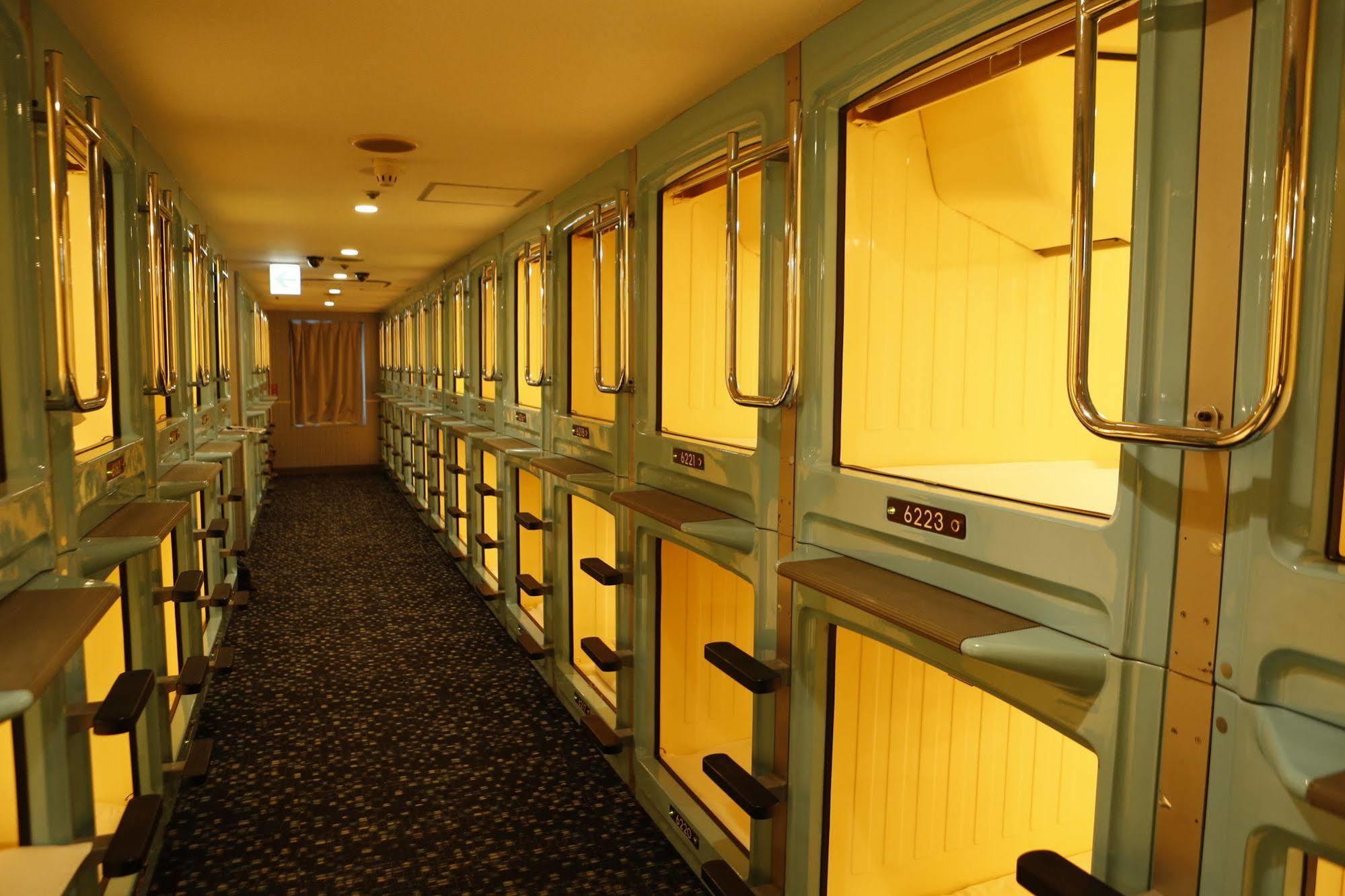 Shinjuku Kuyakusho-mae Capsule Hotel Tokyo Eksteriør billede